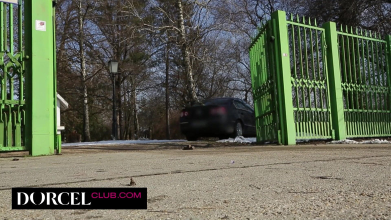 Dorcel Club: 2 naukraaniyon ke bich seksi brek