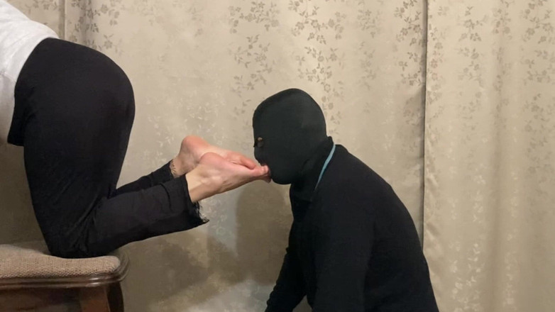 Niki studio: Ignoring Her Foot Slave - Foot Worship