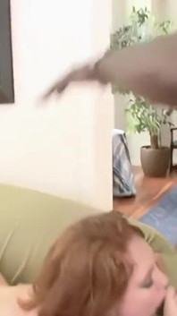 Pelirrojo recibe un gran BBC gordo en el dr. coño