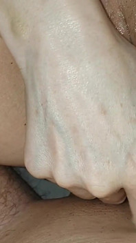 大人のおもちゃでアナルDP