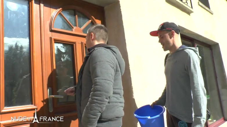 Nude in France: Büyük memeli orta yaşlı seksi kadın çift vajinal penetrasyon ve üçlü grup...