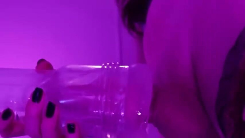 Fer fer sissy: Sissy Shemale Femboy ve sprše, Hlazení a Stříkání!