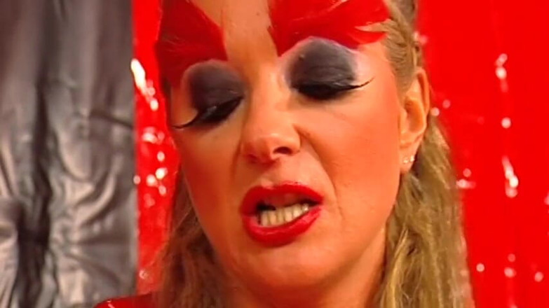 BDSM Fetish Deutschland: БДСМ туалет, раб писяє на горі німецькою