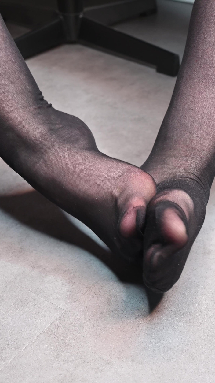 Sexyskyfeet: Asmr Nylon Picioarele Sunt Extrem De Relaxante Și Excitate În Același Timp...