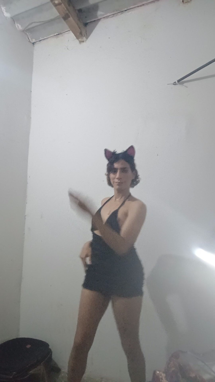 Femboy from Colombia: V černém ta holka tančí