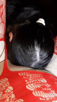 Bir öğrenci yatakta iki öğretmeniyle seks yaparak anatomi ve tarih sınavlarına hazırlanıyor