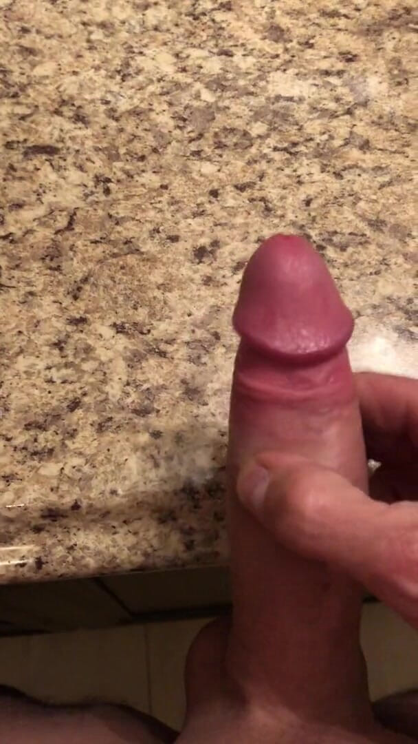 Daddyorgasmik: Jerking off in my bathroom