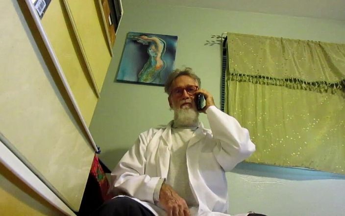 Mr hairy gardener: Yum, yum, eet de wetenschapper op video deel 1