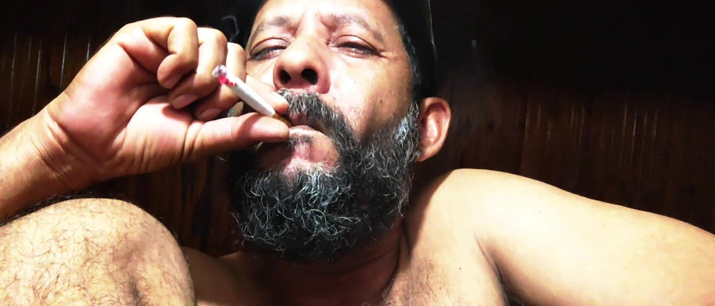 Stink HairyMale: Kouřím a ukazuji nohy