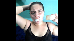 Selfgags Latina Bondage: Latinskoamerická sousedka: Poprvé s roubíkem (a líbilo se jí to!)