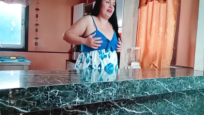 Kellyhotstepmom: Seksi üvey anne mutfakta