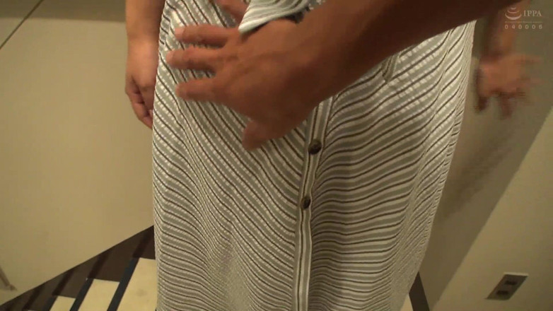 Raptor Inc: 13 amatérských dívek, které budou kouřit kdekoli, díl 6