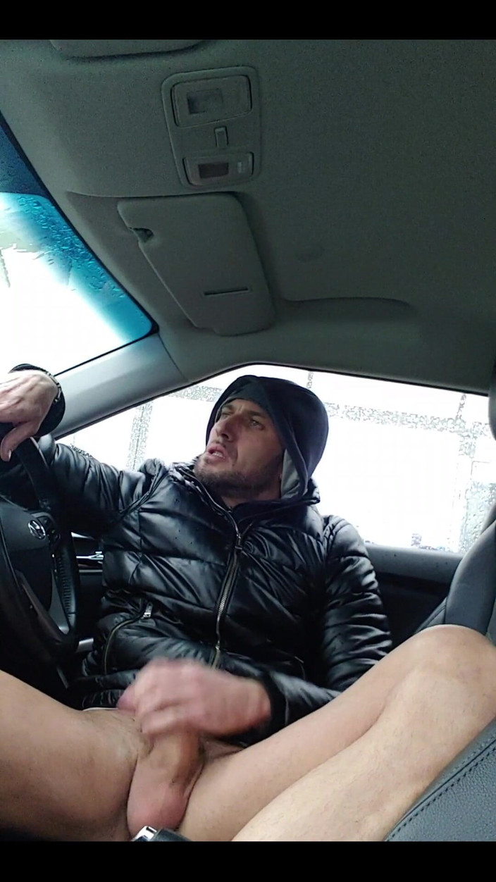 Boy jerking off: Sục cu trong xe hơi