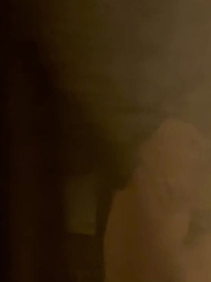 AmateurBoysPissing: Bắt gặp cậu bé này đi tiểu trước cửa sổ của...