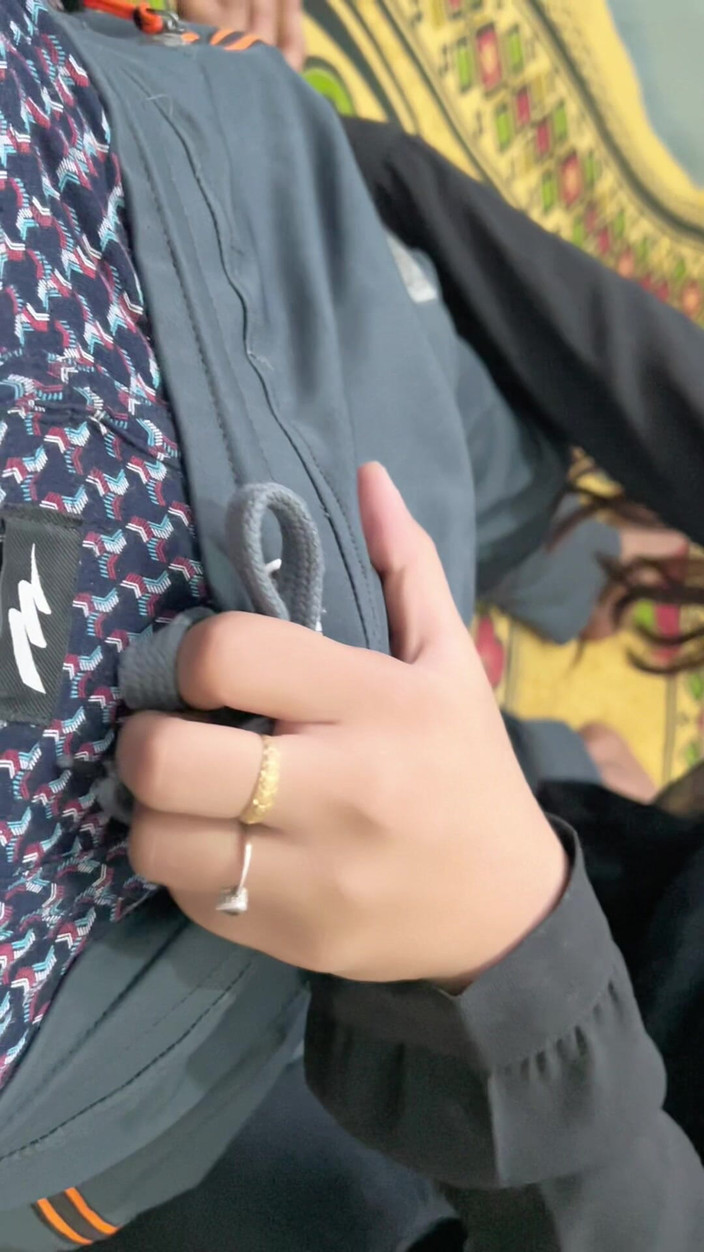 vinu5460: sama istri teman sendiri