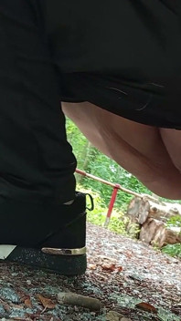 Flattulensen Pissing and Farting Outdoors