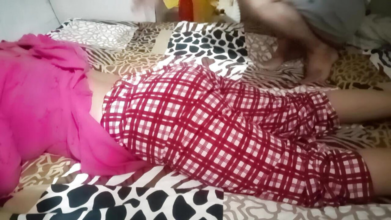 Sagita Sharm: Cô chủ yêu cầu tôi mát-xa cho cô ấy và tôi...