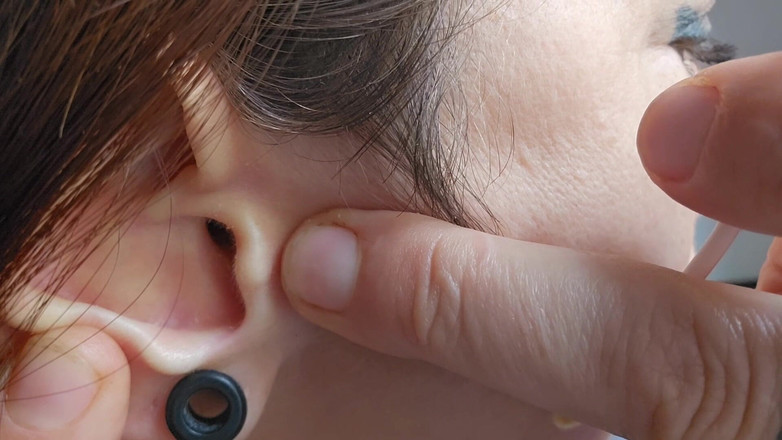 dafnedenoch: 清理我的恋物癖耳朵