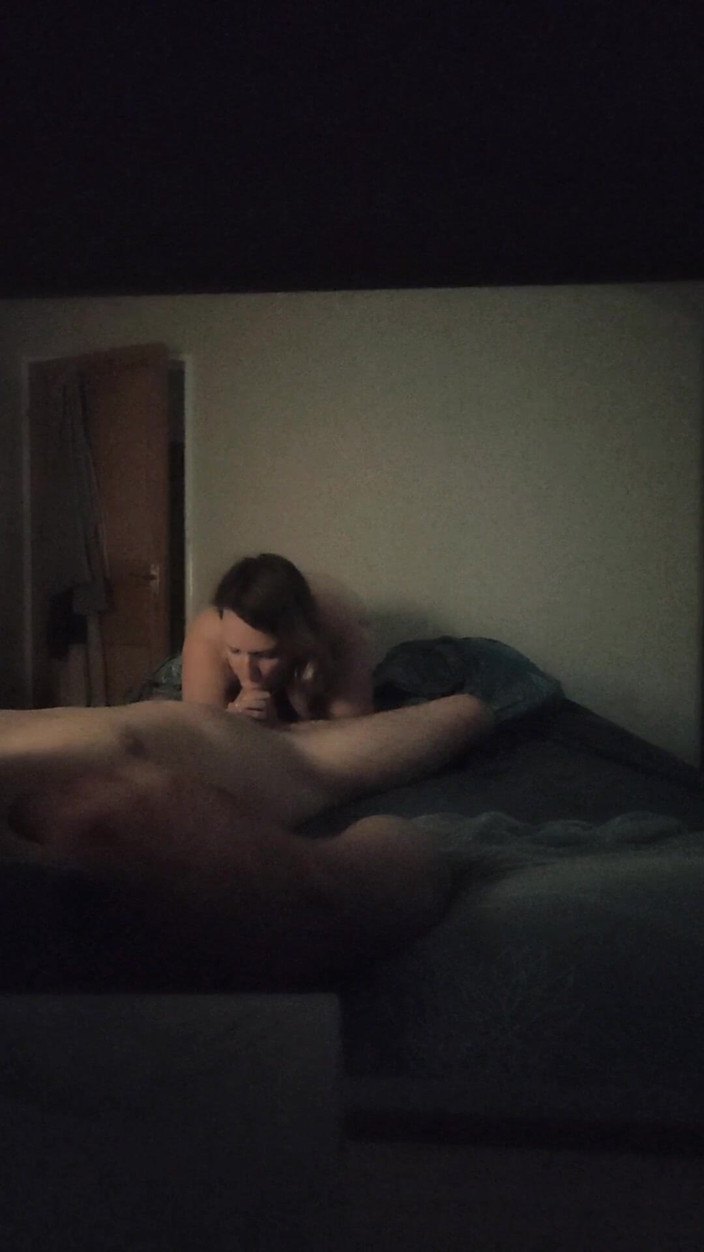 Titi77: La Mamma Generosa Succhia Fino All'ultima Goccia Di