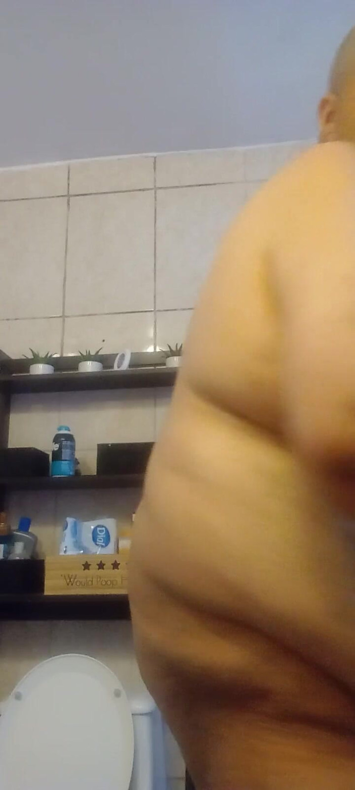 Chubbytits16: Qui aime les mecs pulpeux avec un gros cul vierge