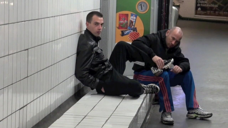Gaybareback: Sucked in the subway in Paris