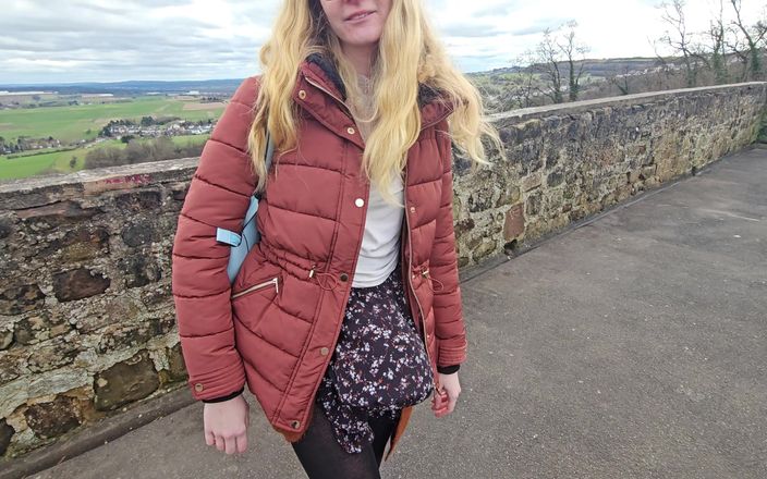 Bikergirl_97: Erster Outdoorfick Des Jahres an Burgruine