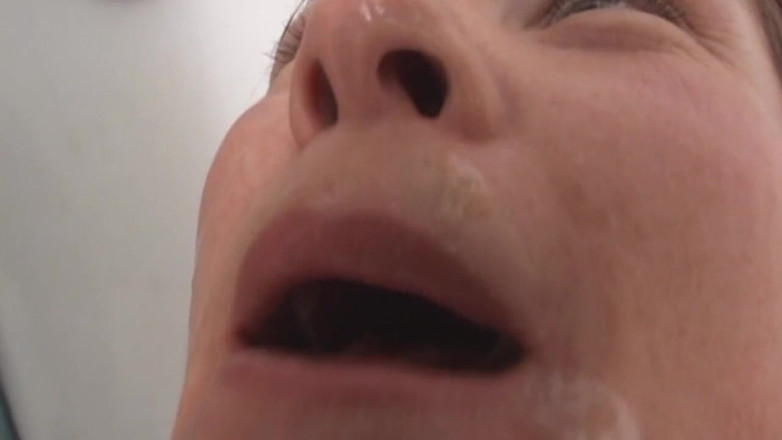 My porn family: Gangbang dan pancutan mani dengan si jalang Itali manis