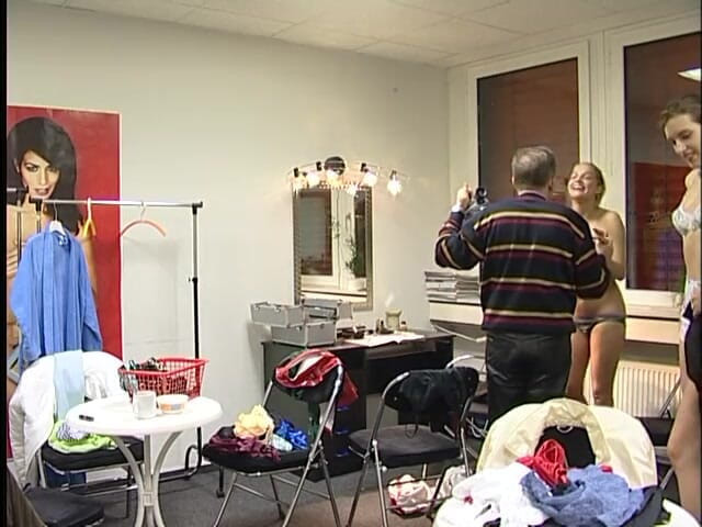 Lucky Cooch: Amazing vintage babes behind the scenes