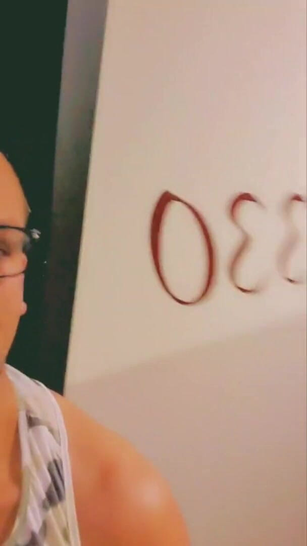 Slutboyben: Slutboyben cam4 esibizionista di pavimento in hotel