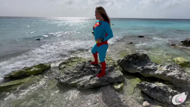 Mistress Pink Pearl: Supergirl incontra l'otto più arrapato di bonaire