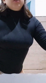 自制视频夫妇在房子里