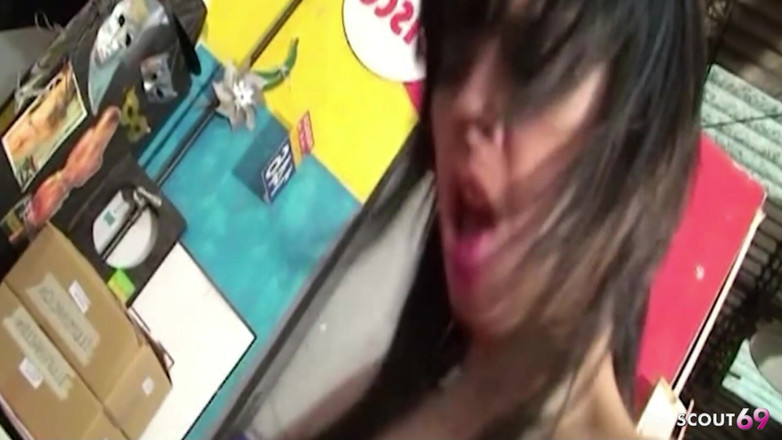 Shemale TS Collection: Sexy magere Latijnse ladyboy wordt anaal geneukt in een trio...