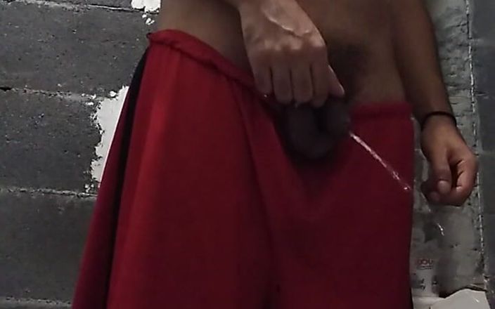 AlexAlejandro13: Vücudunun idrara boşalması hoşuna gidiyor mu?