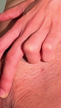 Stiefmutter pinkeln in ihre absätze und füllt High Heels mit pissen darauf dann goldene Dusche