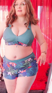 Haul'i deneyin! Yaz mayoları! Tombul orta yaşlı seksi kadın Arya Grander
