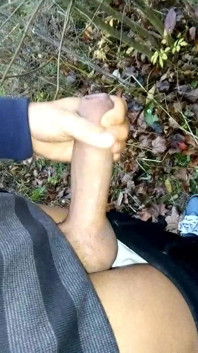Un geamăn arab ejaculează în aer liber cu sunetul spermei drop