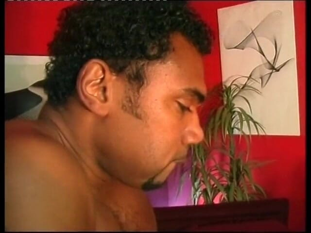 Black Sinner: Білу сучку трахає чорний член, поки її чоловік відсутній