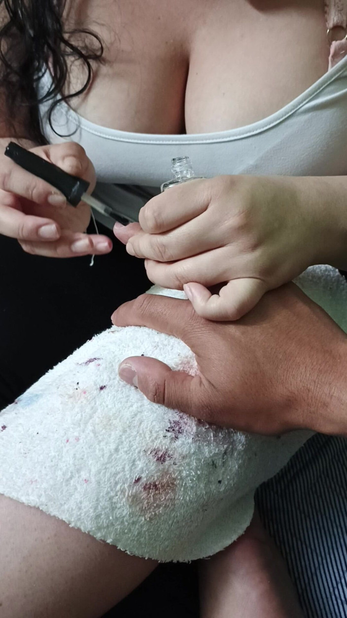 PAREJA LATINA: I Can't Oppose Touching the Manicurist's Tits