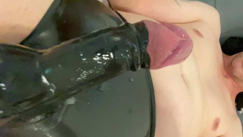 Latexfucker: Bite en latex wixxing