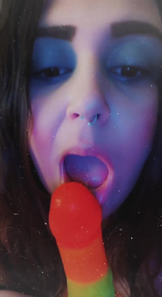 Nikki Danzig: SSBBW slut practicing oral skills
