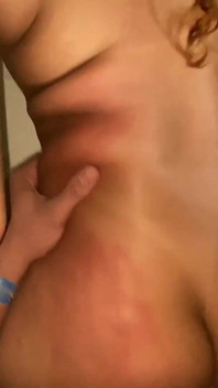 我无法抗拒我的继妹，我夺走了她的童贞