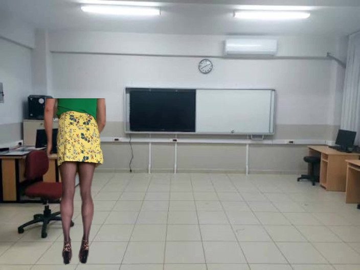 cd_aysemmm: Eu não posso me concentrar na lição que meu professor é...