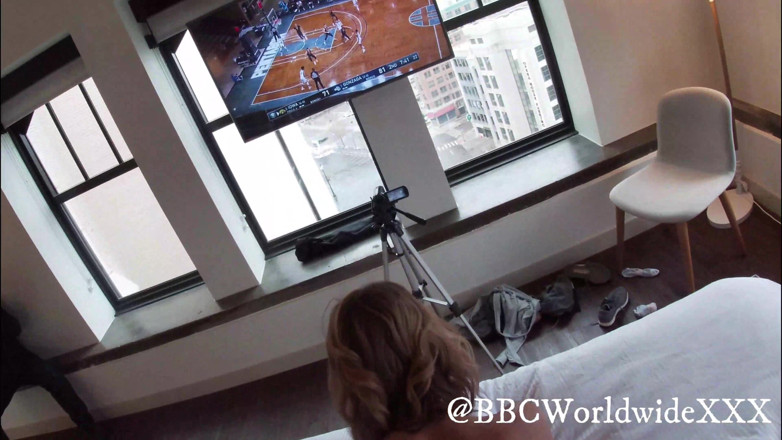 BBCWorldwideXXX: 全视频金发熟女在男友面前乱搞大黑屌