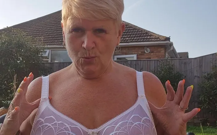Uk Joolz: Garden Fun