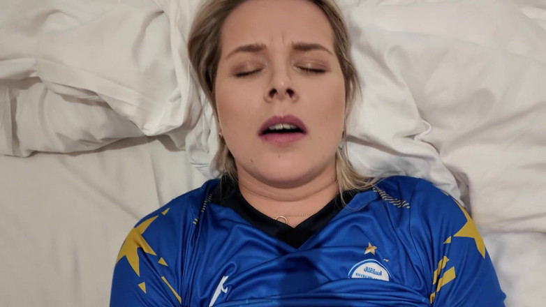 Amateur Homemade Porn: Rondborstige stiefmoeder geneukt door haar 19-jarige stiefzoet