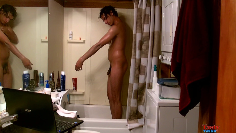 Tasty Twink: Tristan Hollister'ın duş eğlencesi