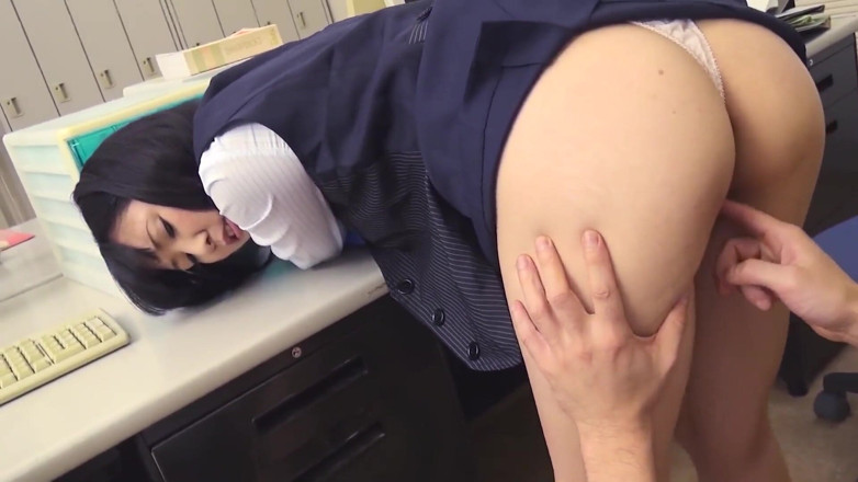 JAPAN IN LOVE: Bielizna Japońska scena-4 japońska sekretarka Yui Watanabe cieszy się jej...