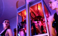 Dominatrice fetish eva lattice dominazione femminile fetish milf bDSM padrona danza da sola tacchi alti