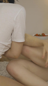 Blondes teen mit knackarsch hat harten harten sex, edging mit der engen muschi ihrer freundin