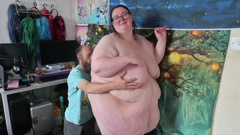 SSBBW Hunter: Dezbrăcare și mângâiere